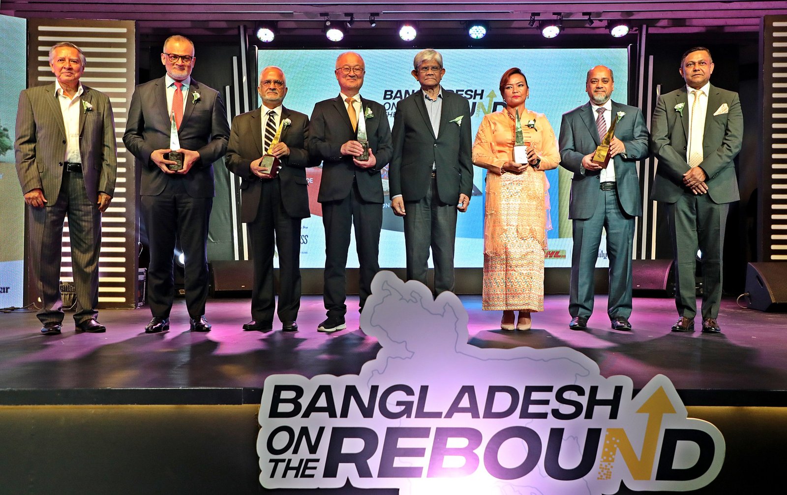 ডিএইচএল, ডেইলি স্টার অসামান্য কৃতিত্বের জন্য পাঁচজন ব্যবসায়িক আলোকিত ব্যক্তিকে সম্মানিত করে