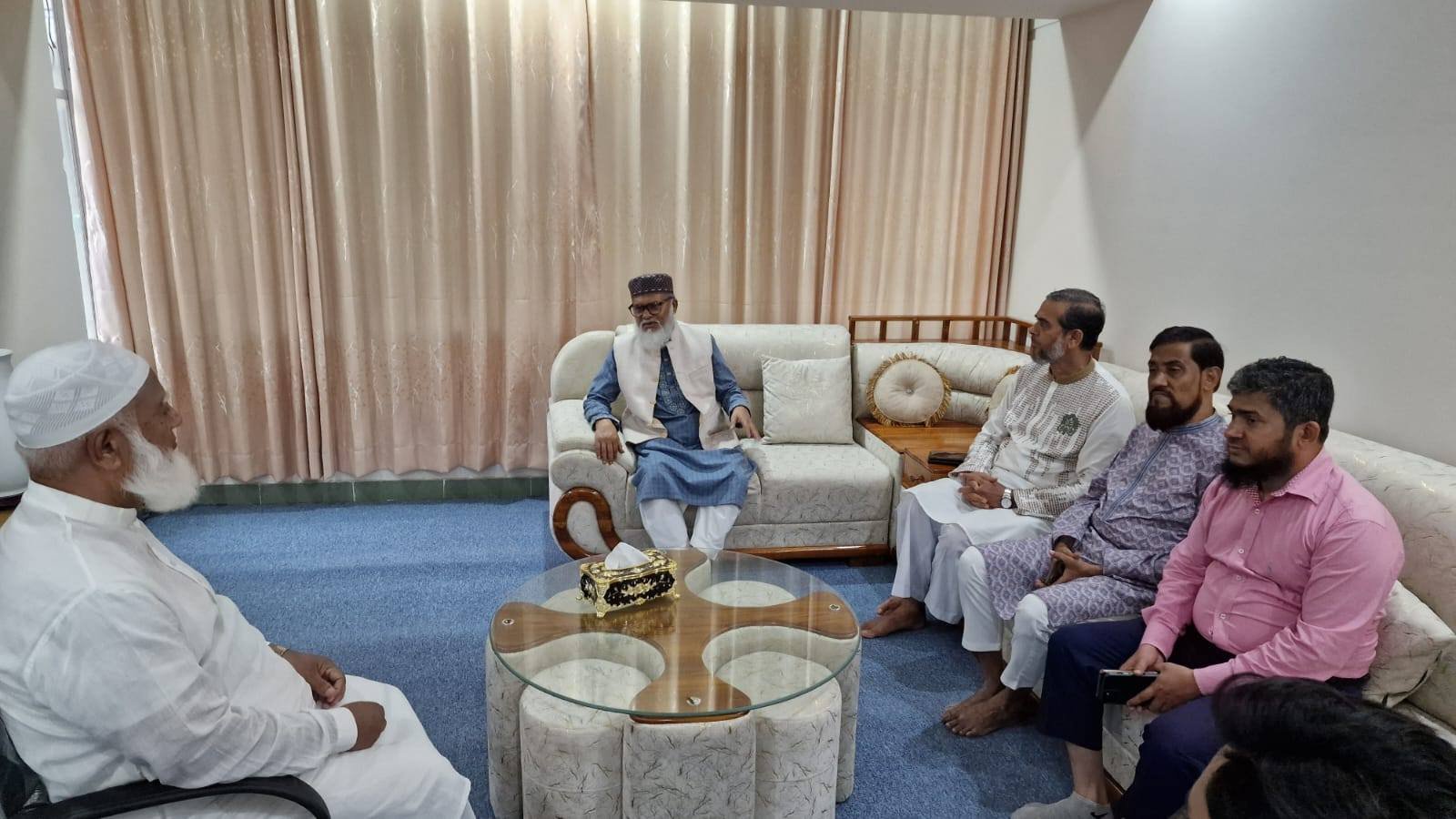 জামায়াতের আমীরের স্বাস্থ্যের খোঁজখবর নিতে তার বাসায় গেলেন ধর্মবিষয়ক উপদেষ্টা