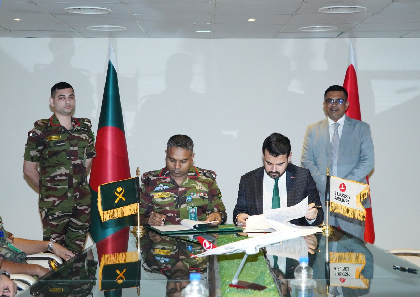 বাংলাদেশ সেনাবাহিনী ও টার্কিস এয়ারলাইন্স এর মধ্যে সমঝোতা স্মারক স্বাক্ষর