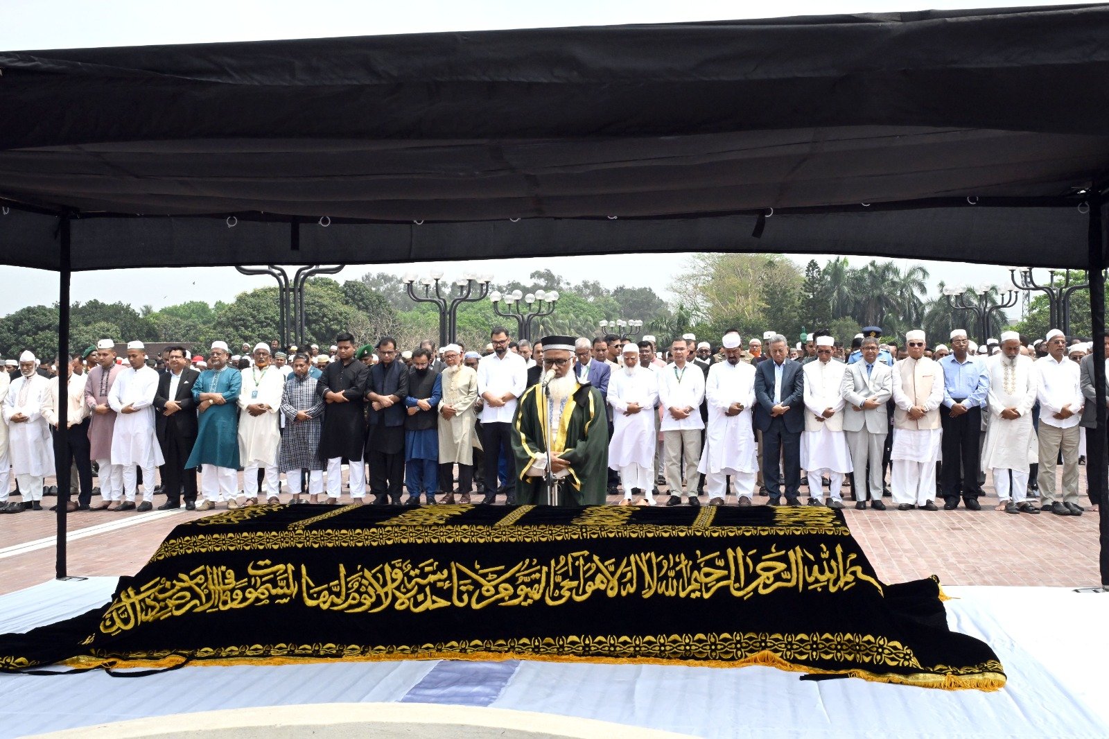 জাতীয় সংসদের দক্ষিণ প্লাজায় জাতীয় সংসদের স্পীকারের সহধর্মিণী দিলারা হাফিজের নামাযে জানাযা অনুষ্ঠিত