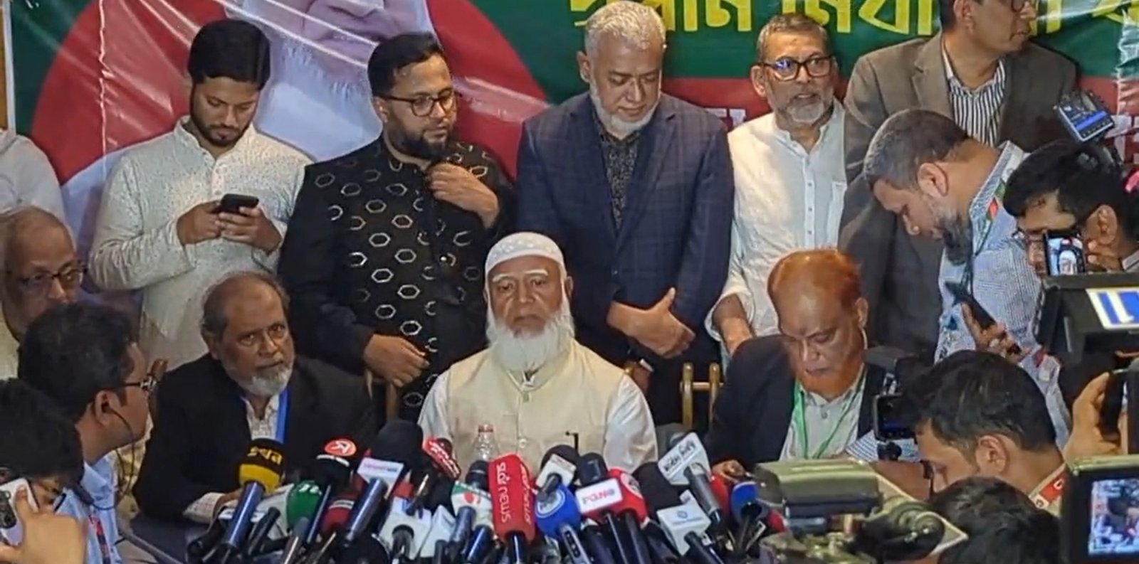 ১১ দলীয় জোটের প্রার্থীরা এগিয়ে, সরকারে গেলে সবাইকে নিয়ে কাজ করবে জামায়াত: জামায়াতে আমির ডা. শফিকুর রহমান