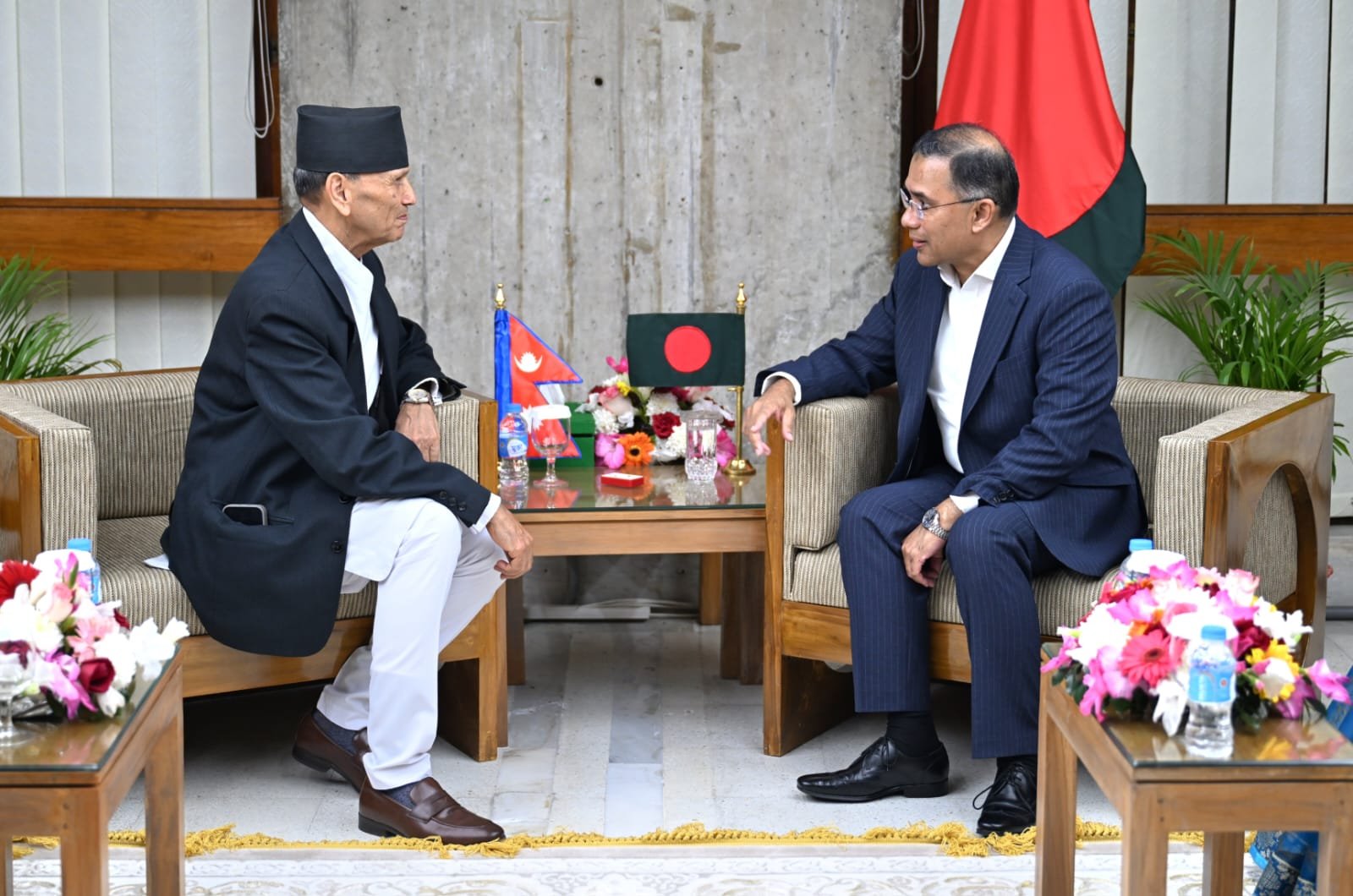নবনির্বাচিত প্রধানমন্ত্রীর সঙ্গে নেপালের পররাষ্ট্রমন্ত্রীর সাক্ষাৎ