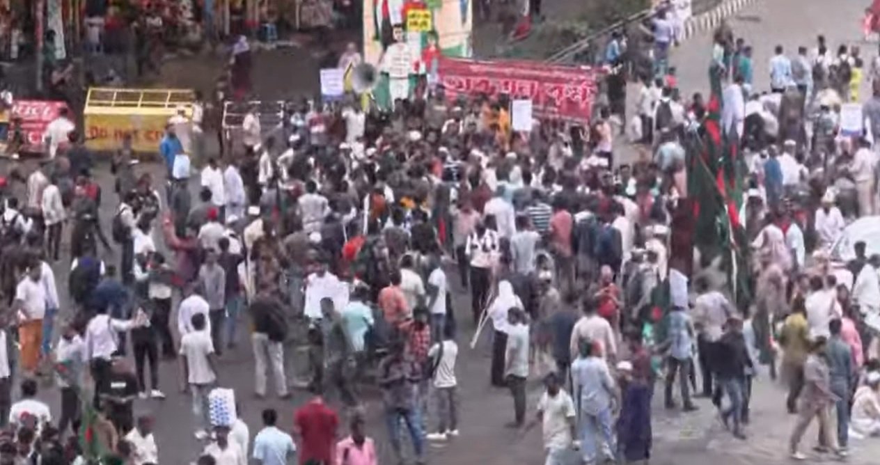 জুলাই সনদের দাবীতে শাহবাগে জুলাই যোদ্ধাদের অবস্থান