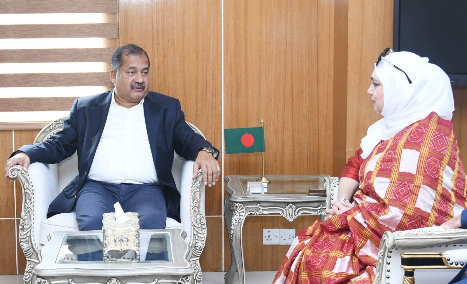 প্রবাসীদের জ্ঞান ও বিনিয়োগে শক্তিশালী হচ্ছে দেশের অর্থনীতি: তথ্য ও সম্প্রচার মন্ত্রী