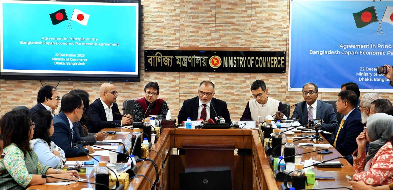 আগামী মাসে বাংলাদেশ ও জাপানের মধ্যে অর্থনৈতিক অংশীদারত্ব চুক্তি স্বাক্ষর হবে: বাণিজ্য উপদেষ্টা