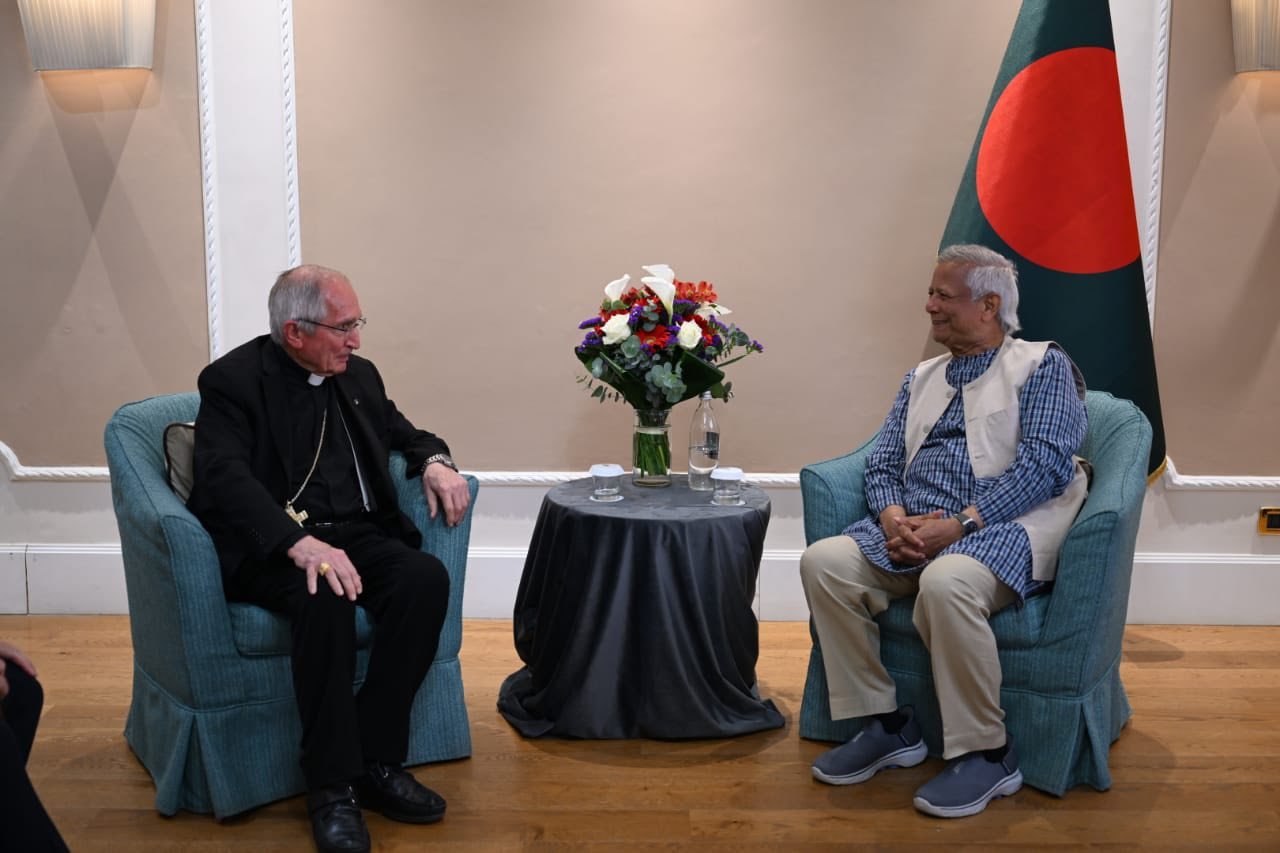 ক্যাথলিক চার্চের জ্যেষ্ঠ নেতা কার্ডিনাল সিলভানো মারিয়া তোমাসি রোমে প্রধান উপদেষ্টার সাথে দেখা করেছেন