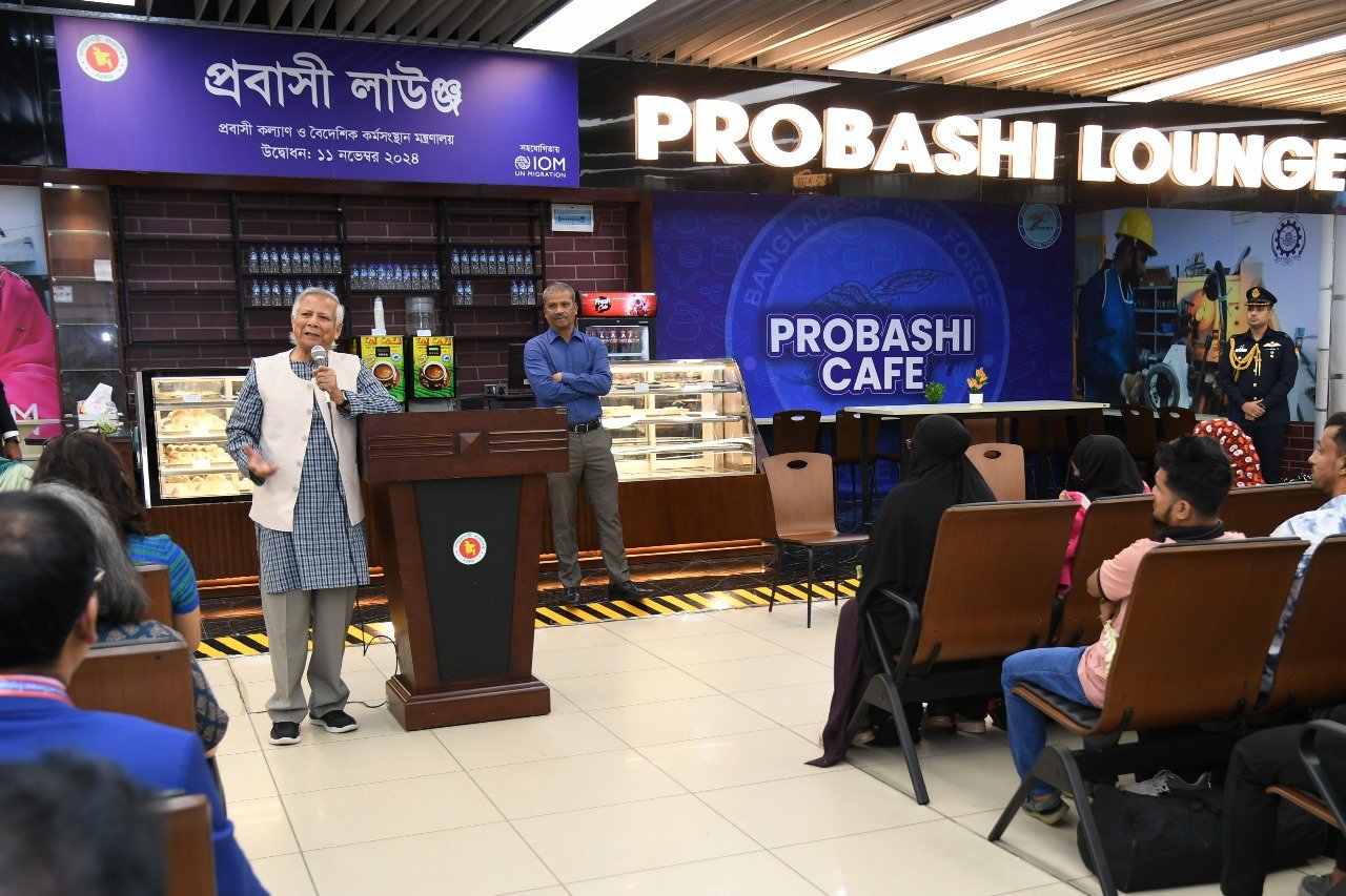 বিমানবন্দরে প্রবাসীদের জন্য ডেডিকেটেড লাউঞ্জ উদ্বোধন করেছেন প্রধান উপদেষ্টা