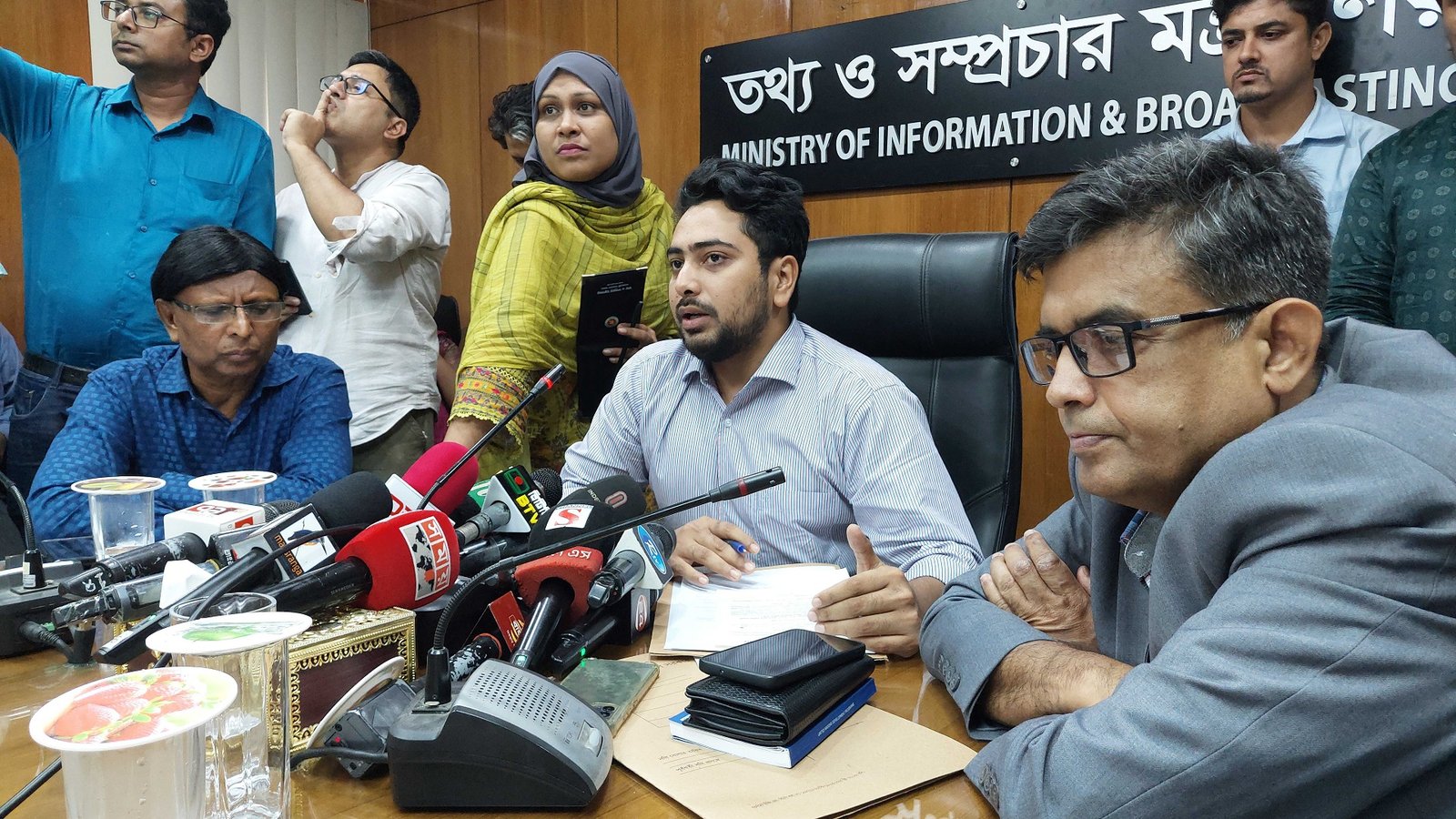 ‘সেন্সর’ শব্দ বাদ দেওয়ার ঘোষণা তথ্য উপদেষ্টার