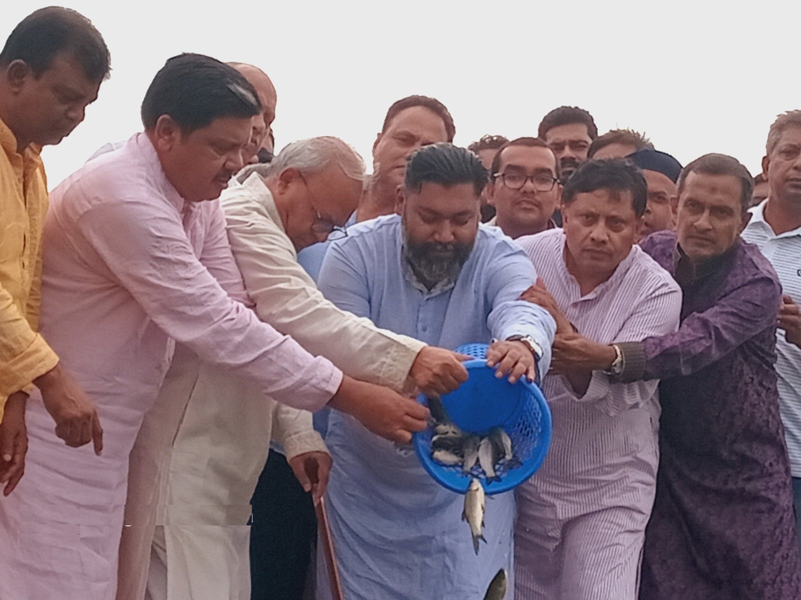 গাজীপুরে চিলাই নদীতে মাছের পোনা অবমুক্ত করলেন রুহুল কবির রিজভী