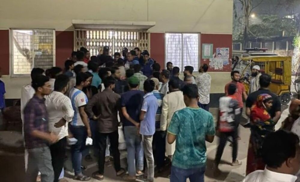 ধর্ষণবিরোধী মিছিল শেষে বাড়ি ফেরার সময় ছিনতাইকারীর ছুরিকাঘাতে ছাত্রদল কর্মীর মৃত্যু