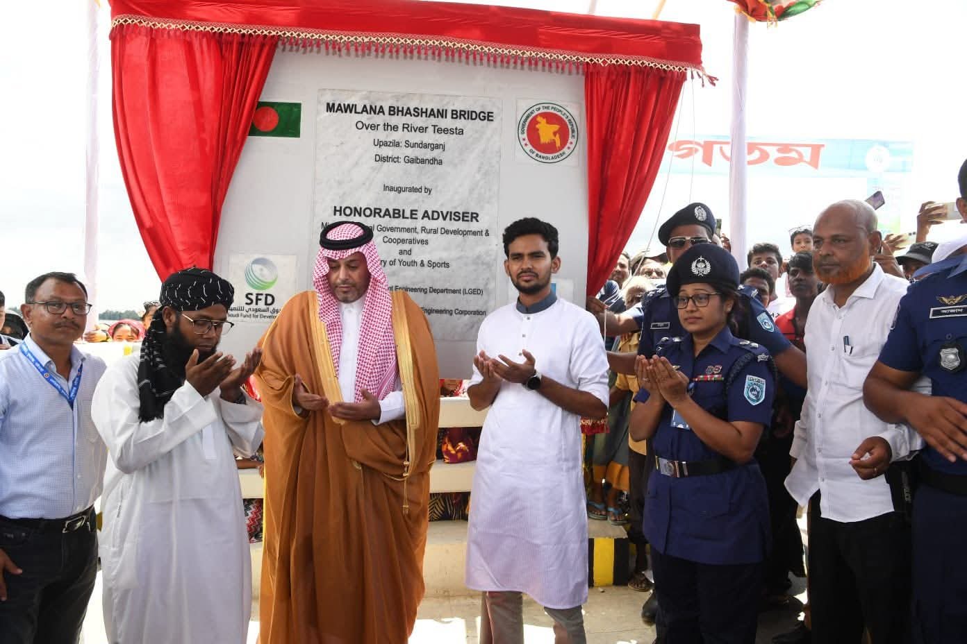 গাইবান্ধায় তিস্তা নদীর উপর ১৪৯০ মিটার দীর্ঘ ''মওলানা ভাসানী সেতু'' উদ্বোধন করলেন উপদেষ্টা আসিফ মাহমুদ সজীব