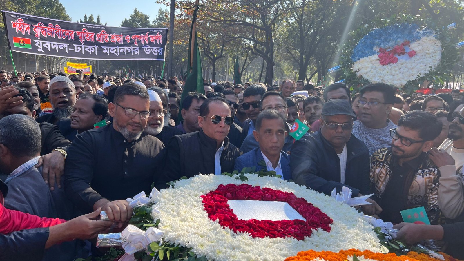 শহীদ বুদ্ধিজীবীদের প্রতি শ্রদ্ধা জানালেন ঢাকা-১১ আসনের বিএনপি মনোনীত প্রার্থী ড. এম এ কাইয়ুম