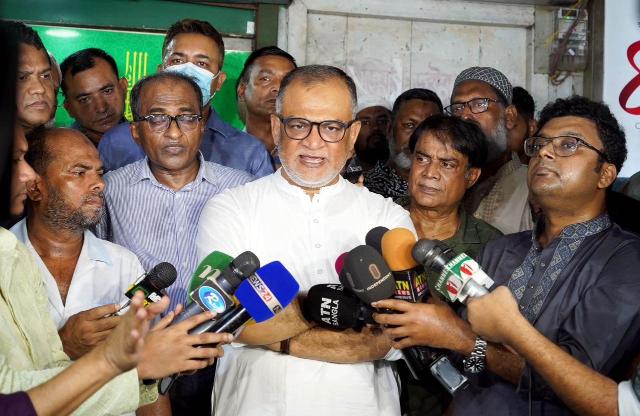 সরকারের বেঁধে দেওয়া দামেই বিক্রি হচ্ছে কোরবানির পশুর চামড়া : বাণিজ্য উপদেষ্টা