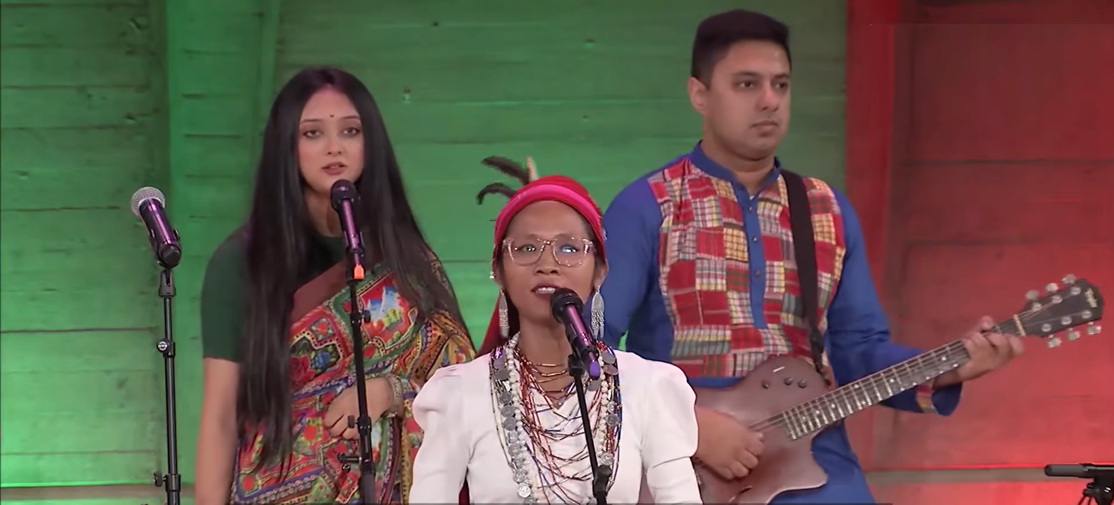 গারো শিল্পী পিঙ্কি চিরান ইউনেস্কো-তে চার ভাষায় একুশের গান পরিবেশন করলেন