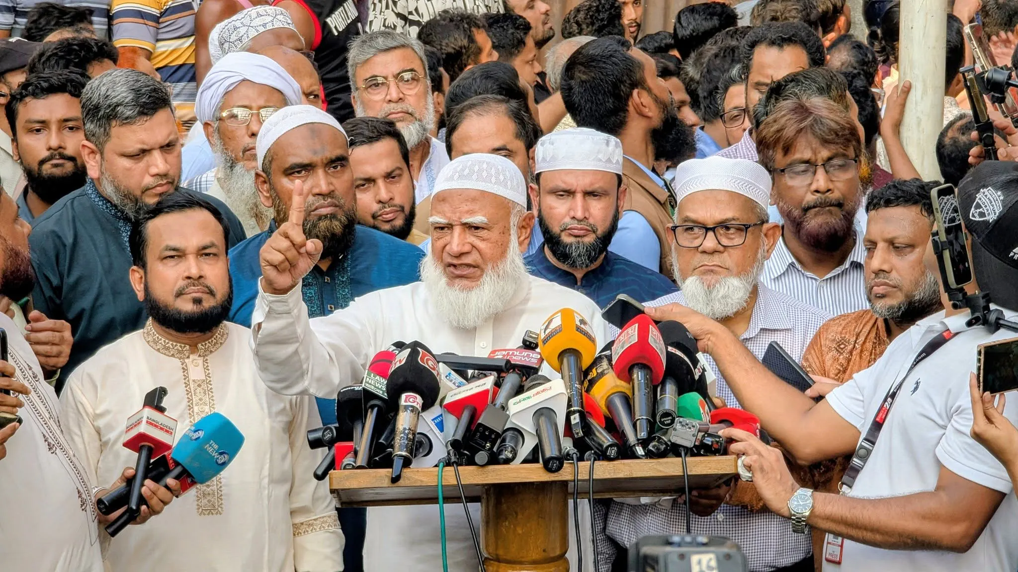 রাড্ডা স্বাস্থ্যকেন্দ্র পুনঃপ্রতিষ্ঠায় ৫০ লাখ টাকা অনুদান করলো জামায়াত