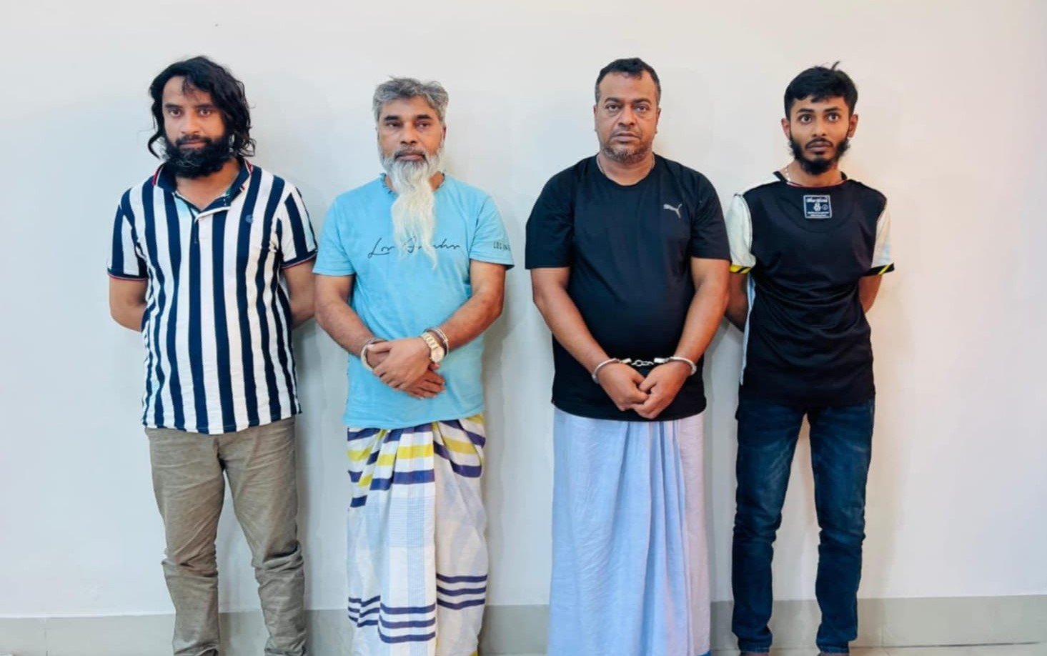 বাংলাদেশ সেনাবাহিনীর অভিযানে শীর্ষ সন্ত্রাসী সুব্রত বাইন ও মোল্লা মাসুদসহ গ্রেফতার ৪