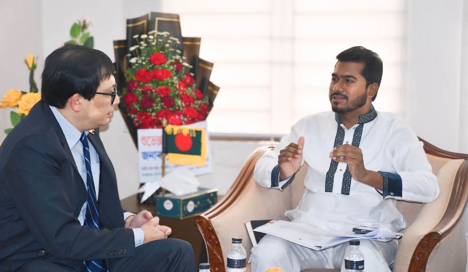 প্রবাসী কল্যাণ ও বৈদেশিক কর্মসংস্থান প্রতিমন্ত্রীর সাথে সাক্ষাৎ করলেন বাংলাদেশে নিযুক্ত সিঙ্গাপুর হাইকমিশনের চার্জ ডি অ্যাফেয়ার্স