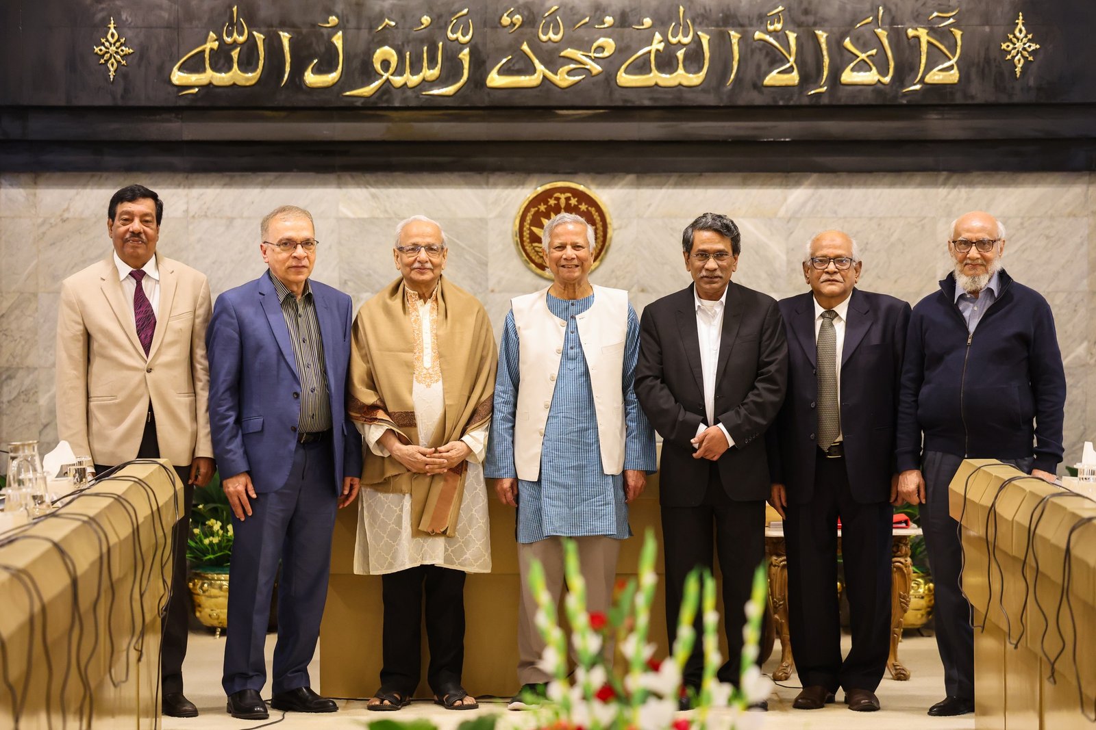 প্রধান উপদেষ্টার কাছে চার সংস্কার কমিশনের প্রতিবেদন হস্তান্তর