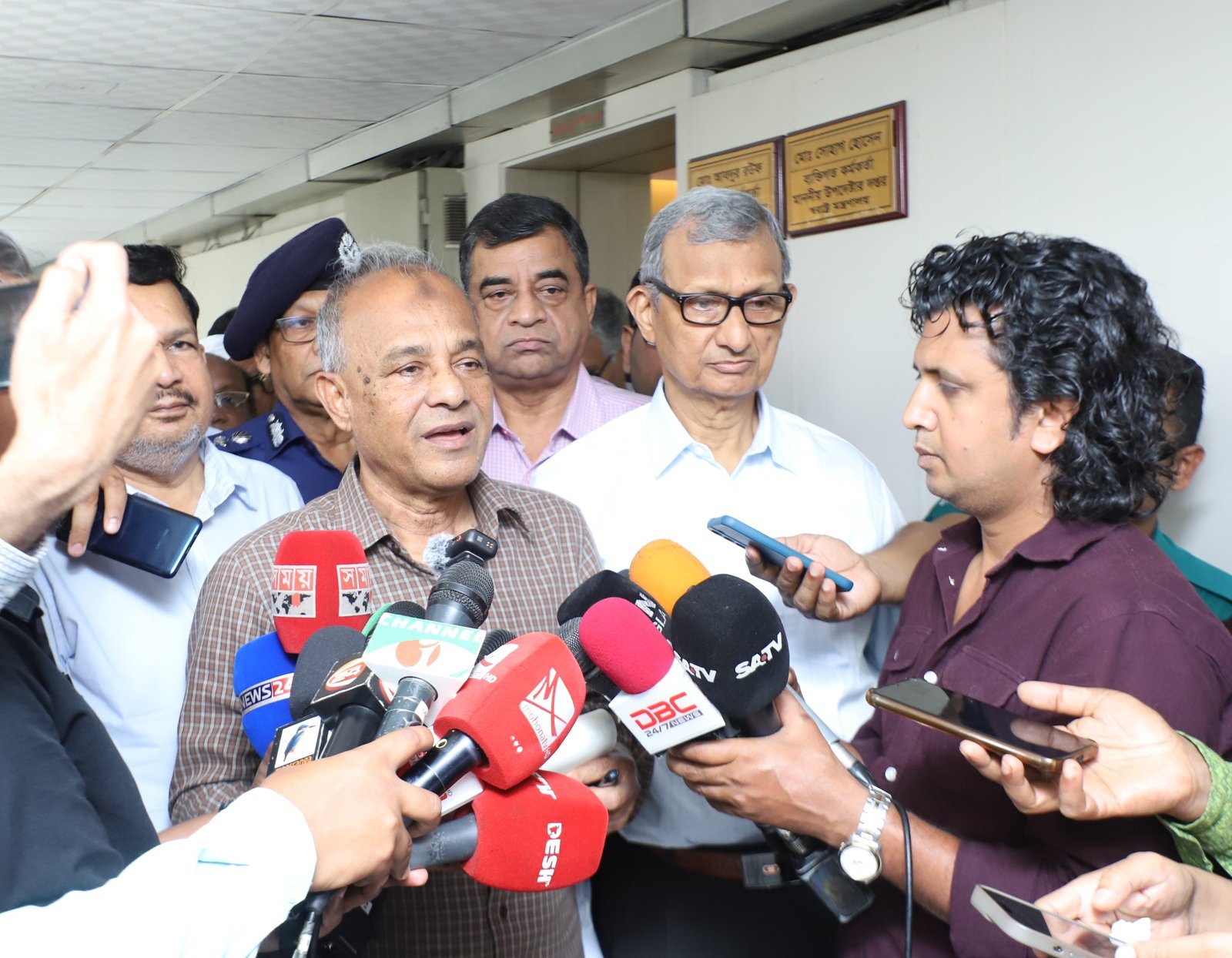 ঈদ যাত্রা নিরাপদ ও নির্বিঘ্ন করতে পদক্ষেপ নেয়া হয়েছে- স্বরাষ্ট্র উপদেষ্টা