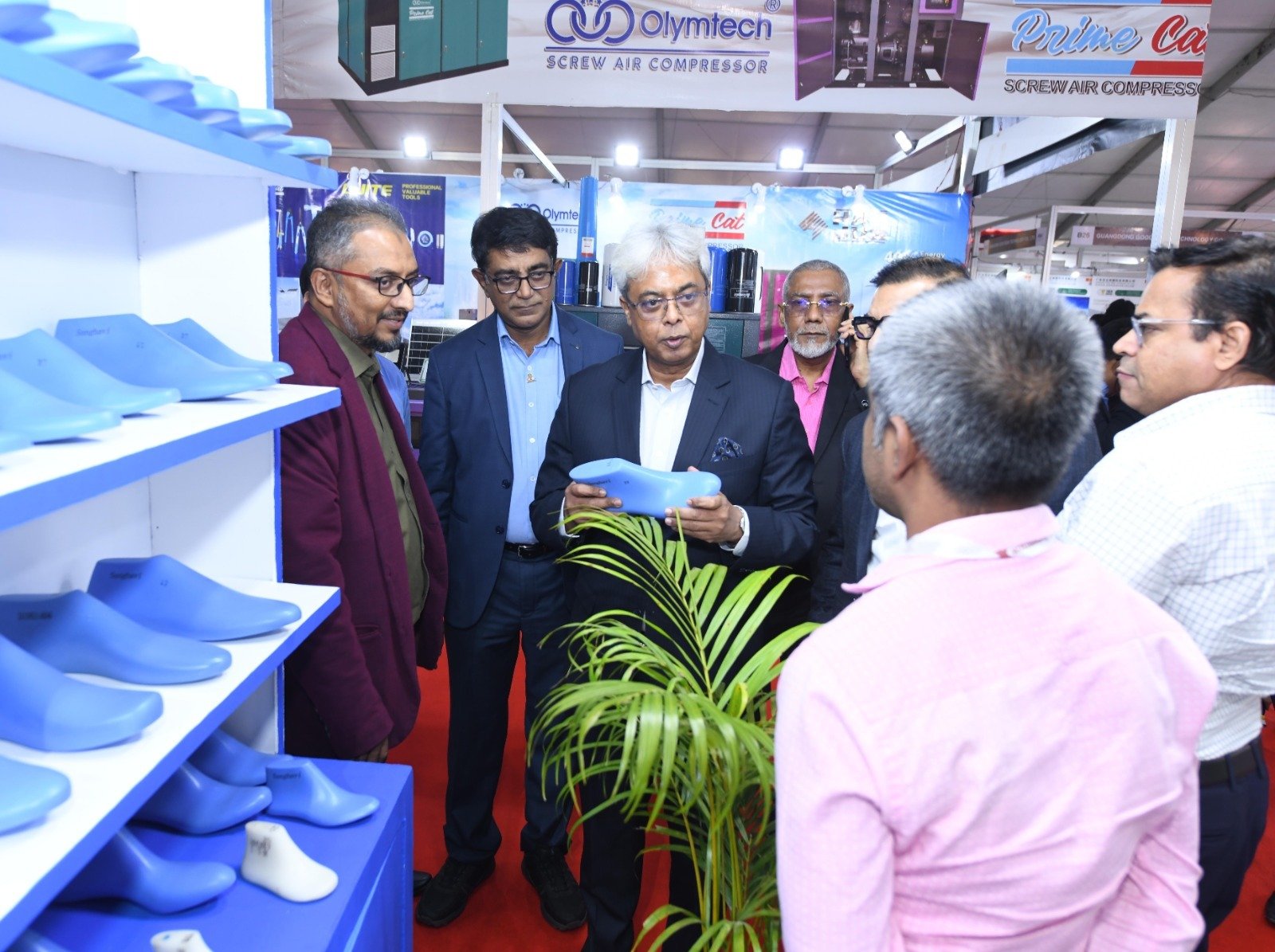 বিজিএমইএ প্রশাসক লেদারটেক বাংলাদেশ ২০২৪-এর ১০তম সংস্করণ পরিদর্শন করেছেন