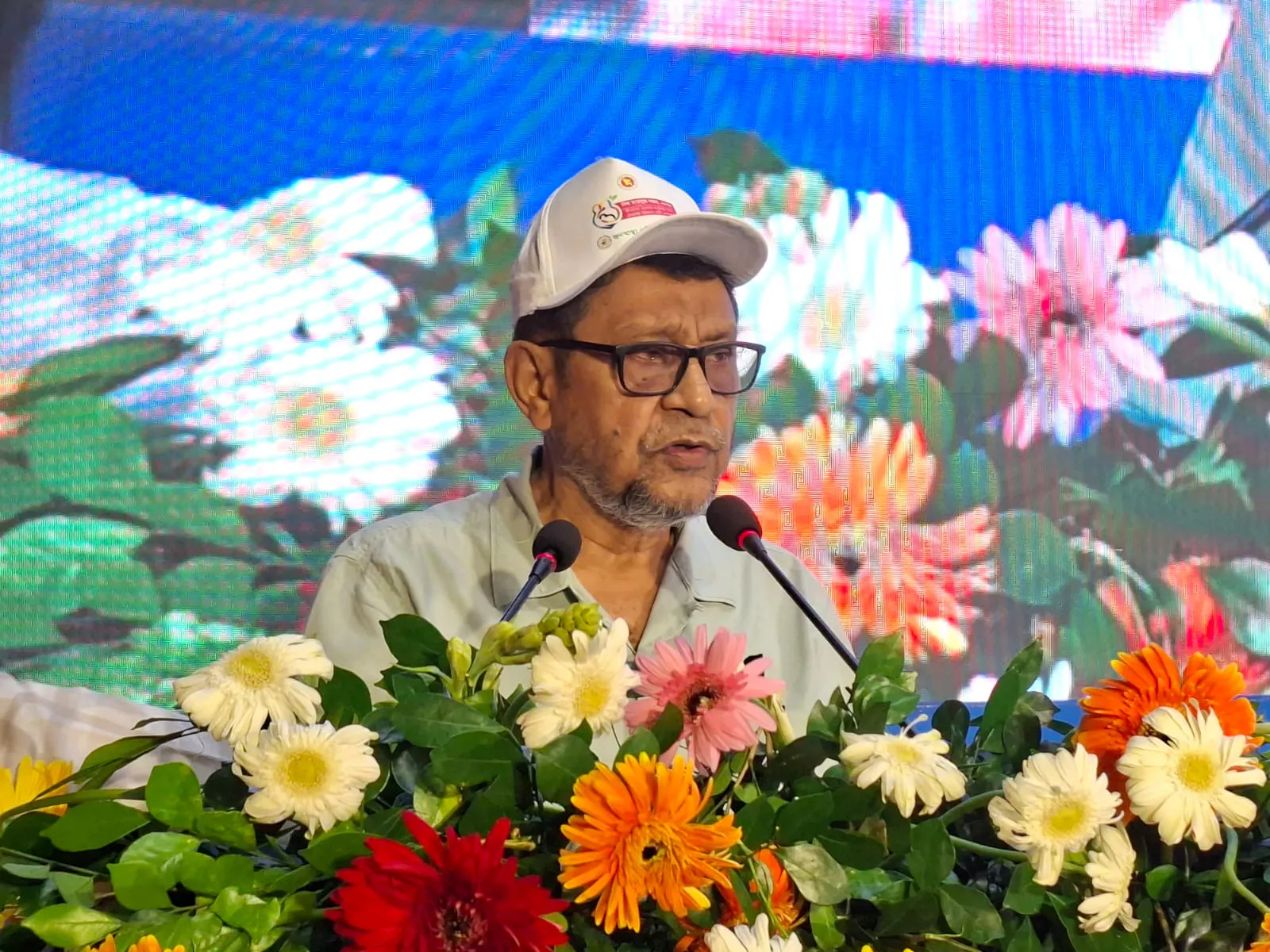 শিশুদের সুস্বাস্থ্যে মায়ের দুধের বিকল্প নেই: স্বাস্থ্যমন্ত্রী