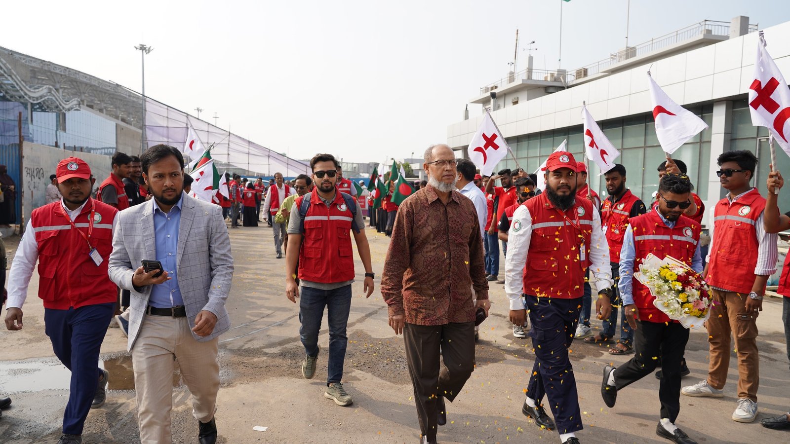 রোহিঙ্গা ক্যাম্পে বাংলাদেশ রেড ক্রিসেন্ট সোসাইটির চেয়ারম্যানের মানবিক কার্যক্রম পরিদর্শন