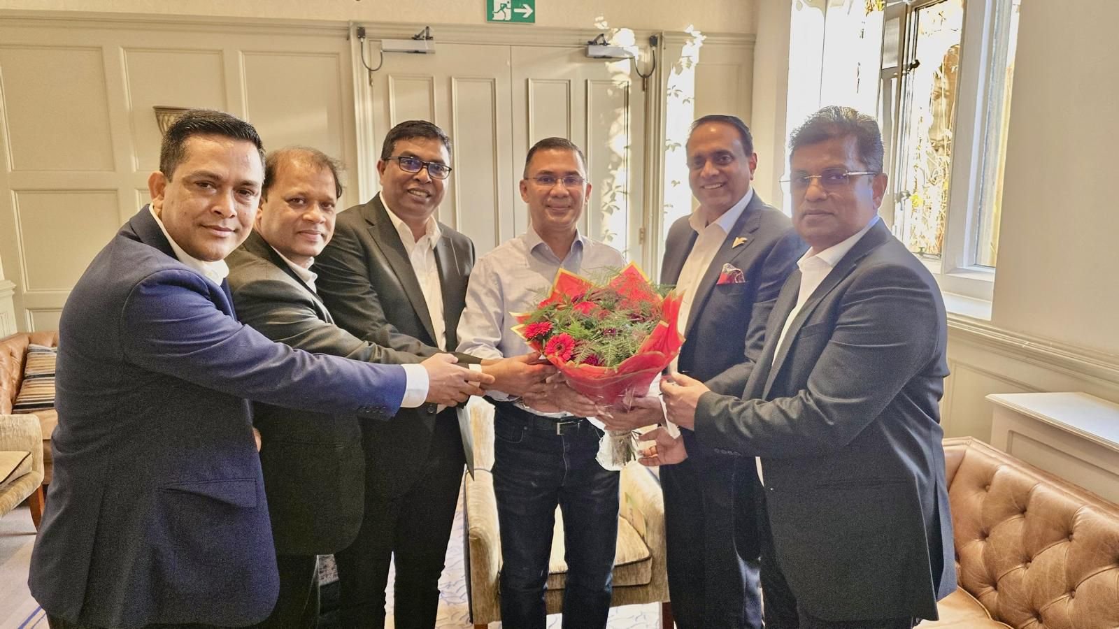 তারেক রহমানের সাথে সৌজন্য সাক্ষাৎ করেছেন সিঙ্গাপুর বিএনপি নেতৃবৃন্দ