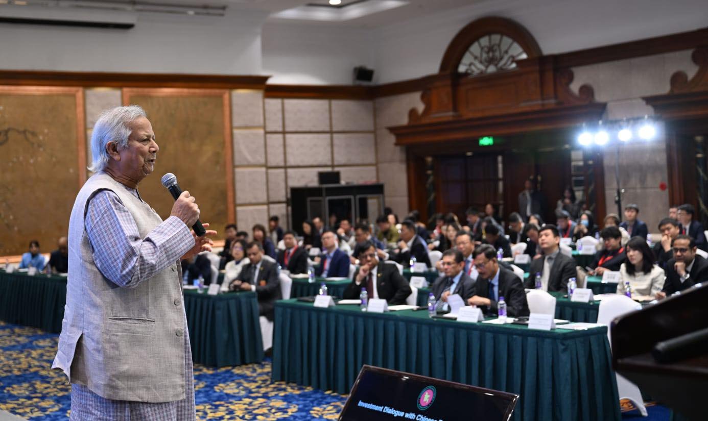 প্রধান উপদেষ্টা চীনা বিনিয়োগকারীদের তাদের কারখানা বাংলাদেশে স্থানান্তরের জন্য আমন্ত্রণ জানিয়েছেন।