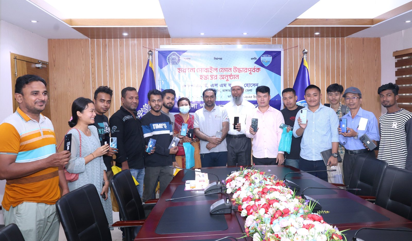 রাঙ্গামাটি জেলা পুলিশের সাইবার ক্রাইম মনিটরিং সেলের ২৮ টি মোবাইল ফোন উদ্ধার