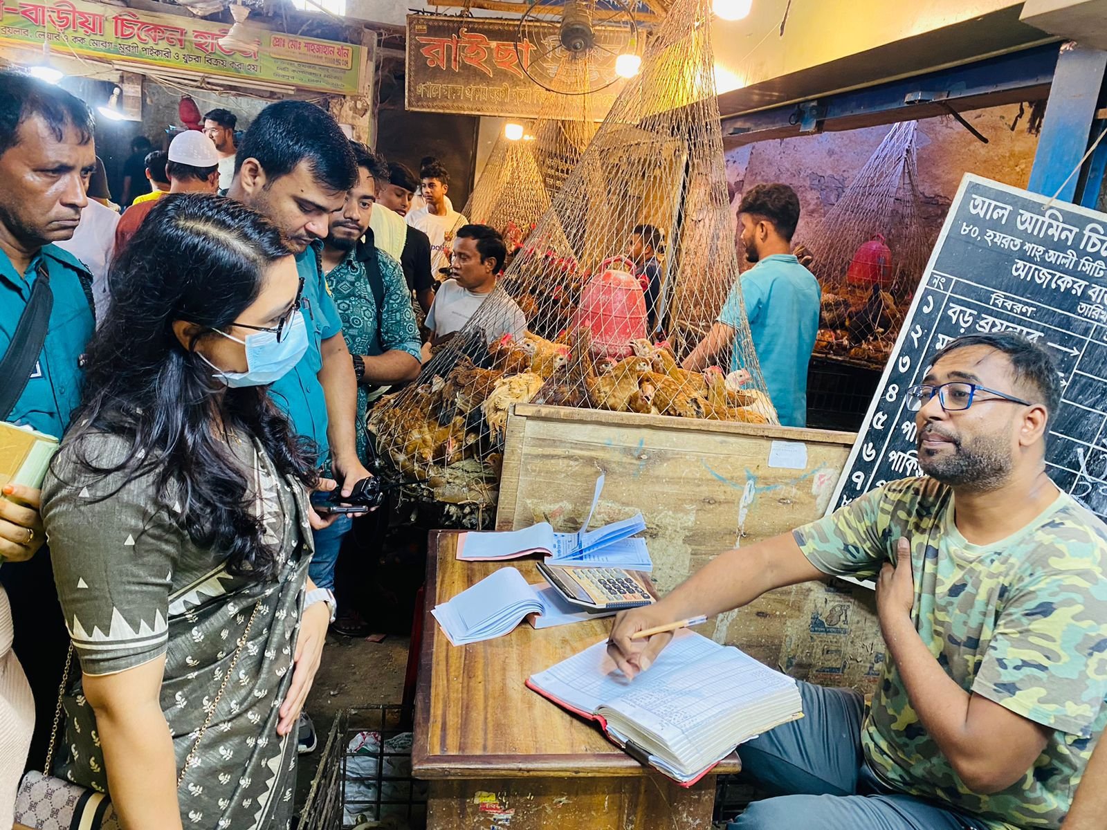 বাণিজ্য মন্ত্রণালয়ের নিয়মিত অভিযানে কমতে শুরু করেছে ডিমের দাম