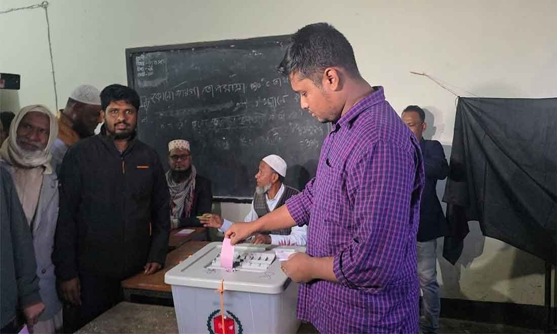 ভোট দিলেন কুমিল্লা-৪ আসনের এনসিপি প্রার্থী হাসনাত আবদুল্লাহ