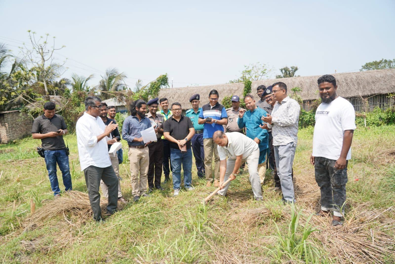 লবণচরা থানার নতুন ভবনের ভিত্তিপ্রস্তর স্থাপন করলেন কেএমপি কমিশনার
