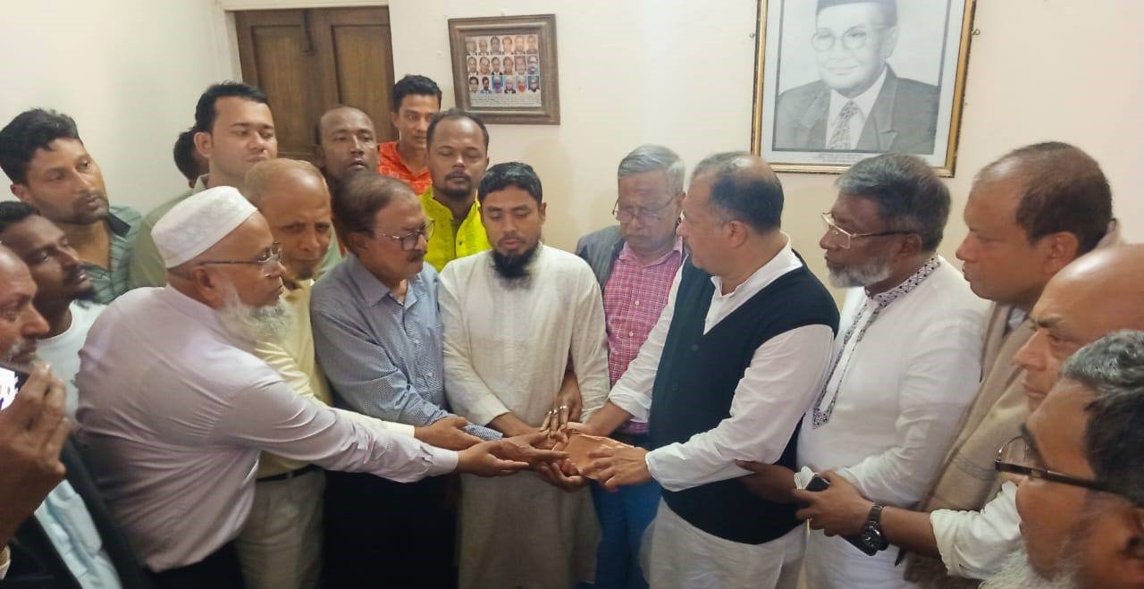 ৫ই আগস্টের গণঅভ্যুত্থানে নিহত ভোলার কৃতি সন্তান হাসানের কবর জিয়ারত ও তার পরিবারের পাশে বিএনপি নেতৃবৃন্দ