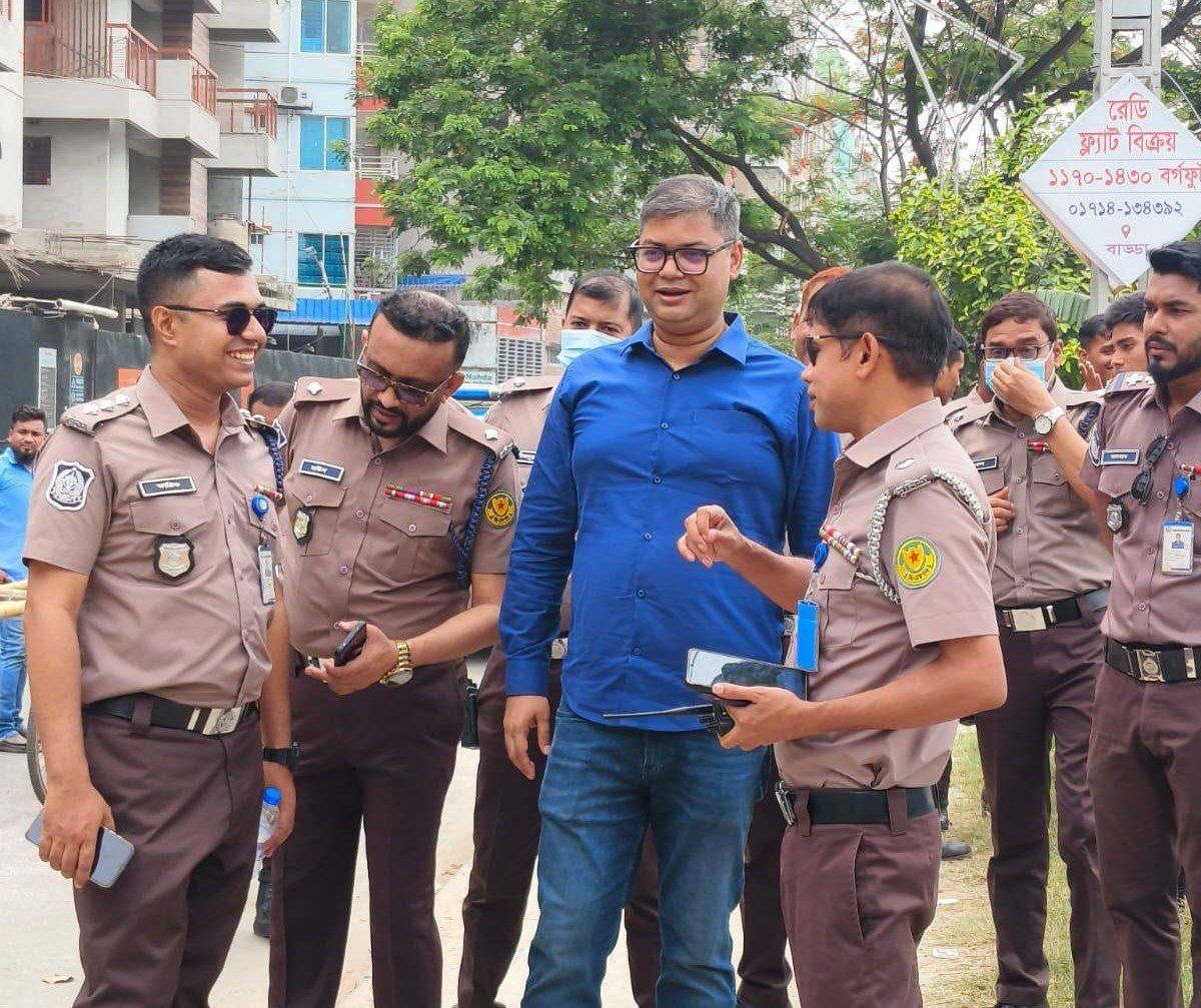 গুলশান লেকে অবৈধ স্থাপনা উচ্ছেদে সমন্বিত অভিযান