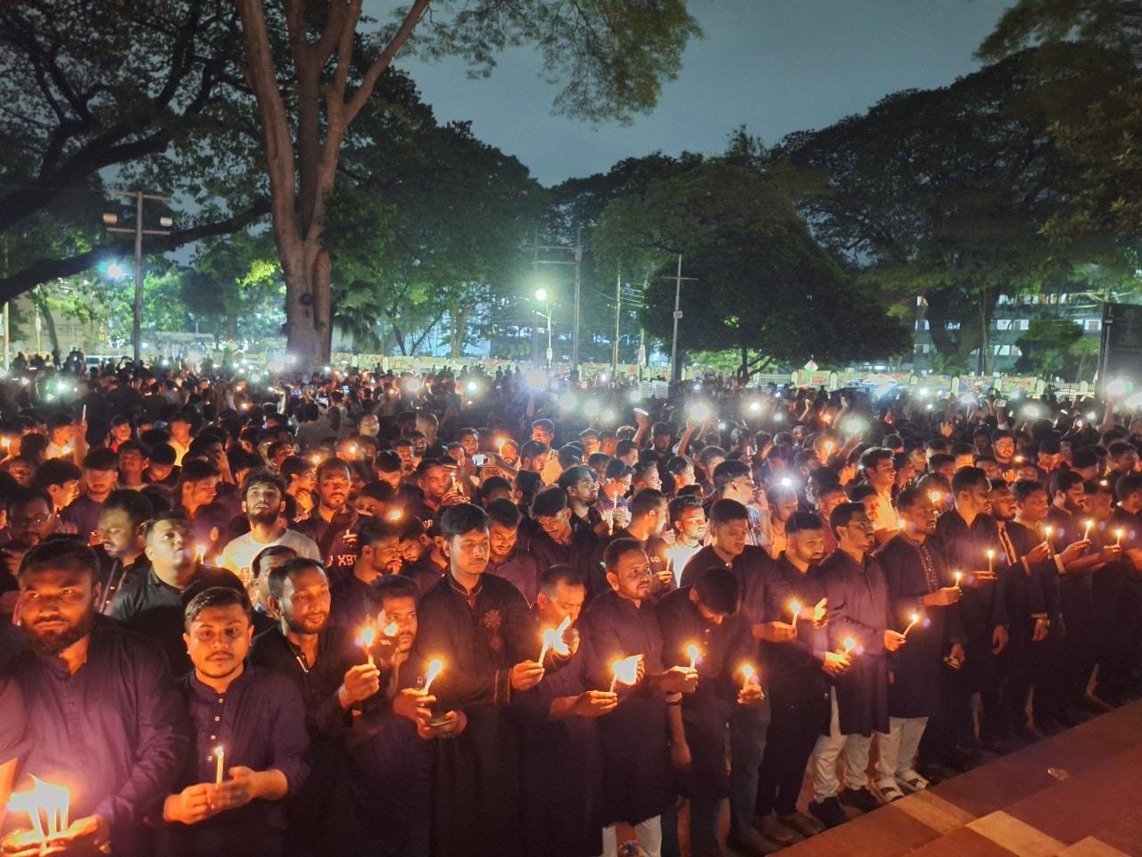 ছাত্র জনতার গণঅভ্যুত্থানের বর্ষপূর্তি উদযাপনে জাতীয় শহীদ মিনারে ছাত্রদলের ‘আলোয় আলোয় স্মৃতি সমুজ্জ্বল’ কর্মসূচি পালিত
