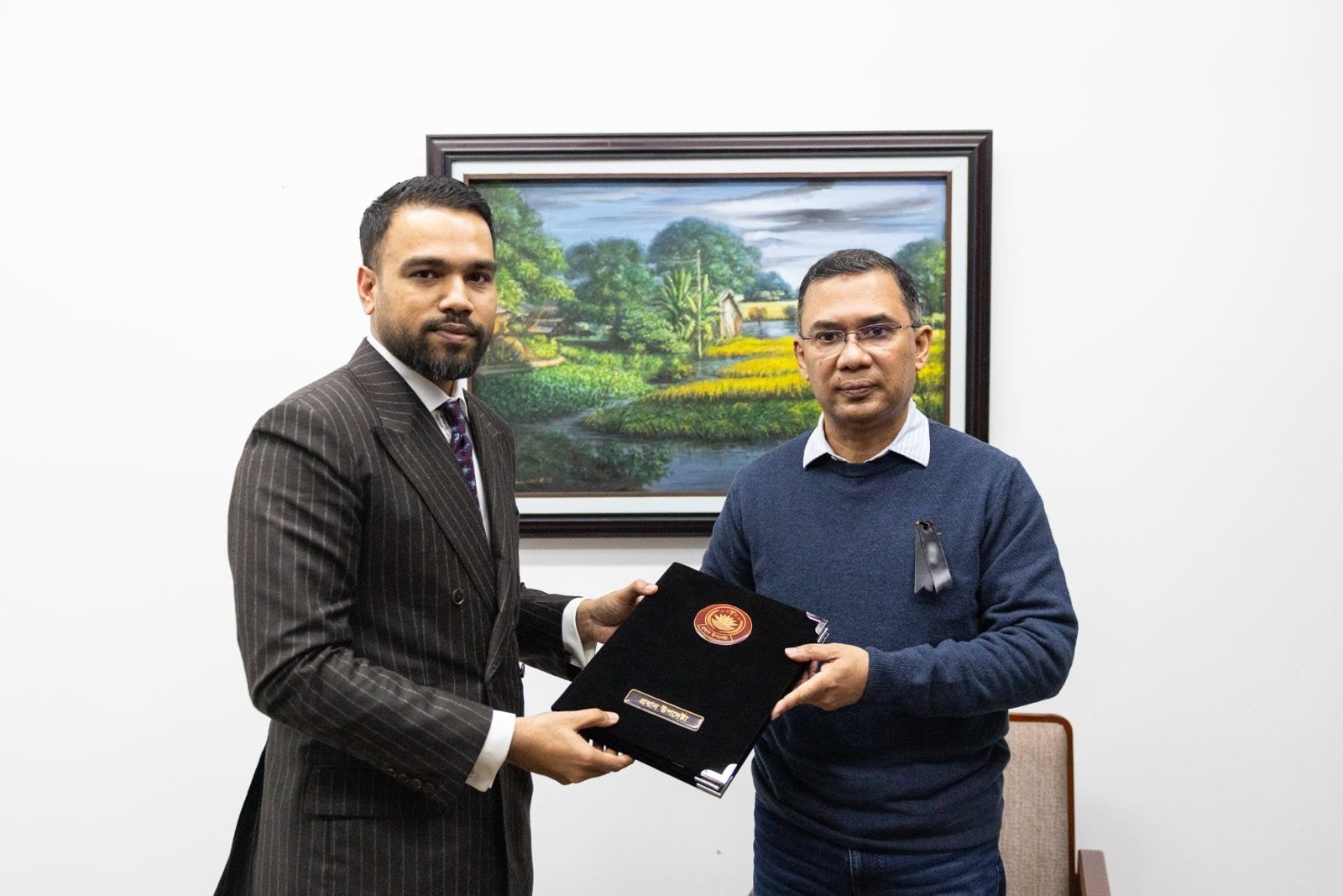 দেশনেত্রী বেগম খালেদা জিয়ার মৃত্যুতে প্রধান উপদেষ্টার শোকবার্তা তারেক রহমানের কাছে হস্তান্তর