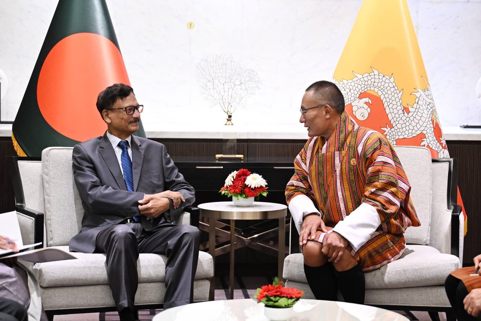 ভূটানের প্রধানমন্ত্রী শেরিং টোবগের সঙ্গে পররাষ্ট্র উপদেষ্টা তৌহিদ হোসেনের সৌজন্য সাক্ষাৎ অনুষ্ঠিত