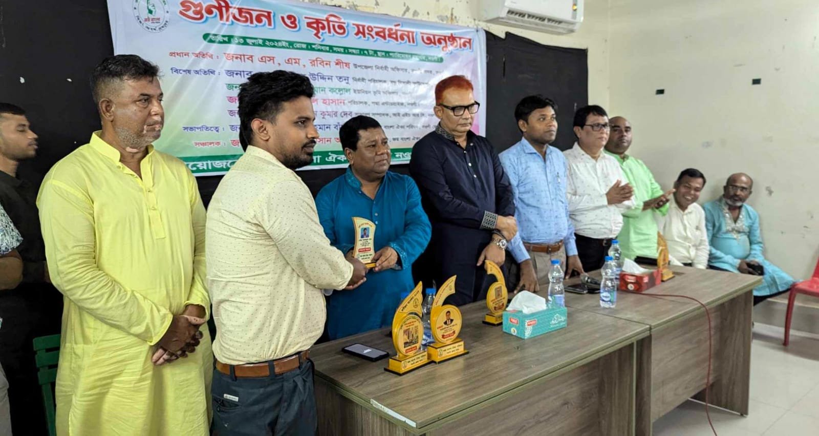 নওগাঁয় জয় বাংলা ঐক্য পরিষদ এর গুনীজন ও কৃতি সংবর্ধনা অনুষ্ঠিত