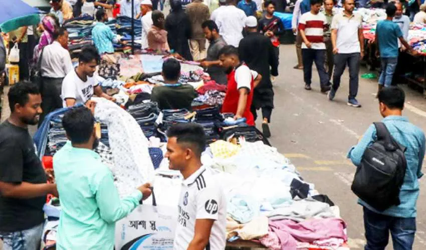 দখল আর অবৈধ পার্কিংয়ে সংকুচিত মাদানী অ্যাভিনিউয়ের সড়ক