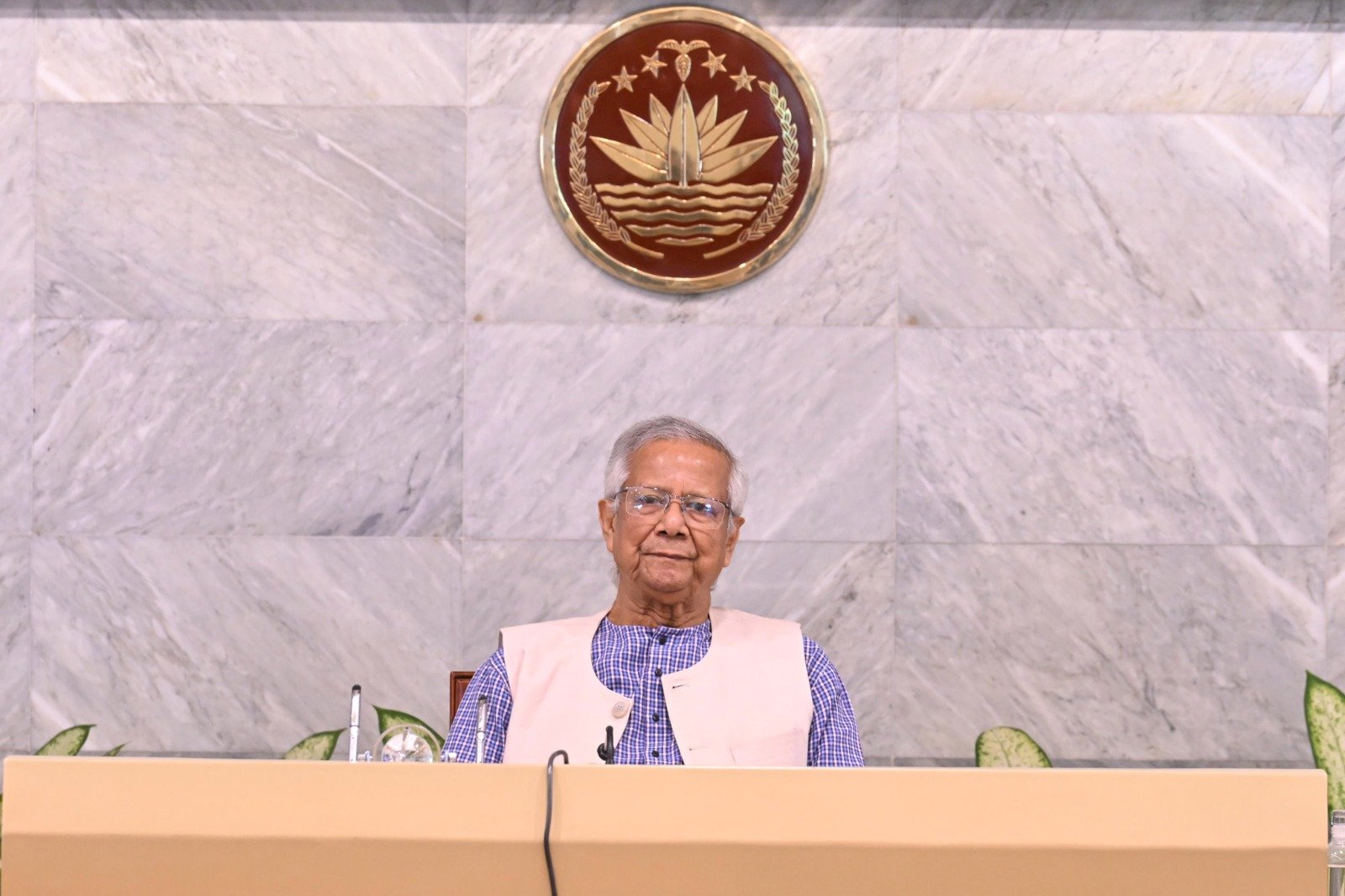আন্তর্জাতিক শ্রমবাজারে সুনাম বজায় রাখতে সার্টিফিকেশন জালিয়াতি রোধে কাজ করার নির্দেশ প্রধান উপদেষ্টার