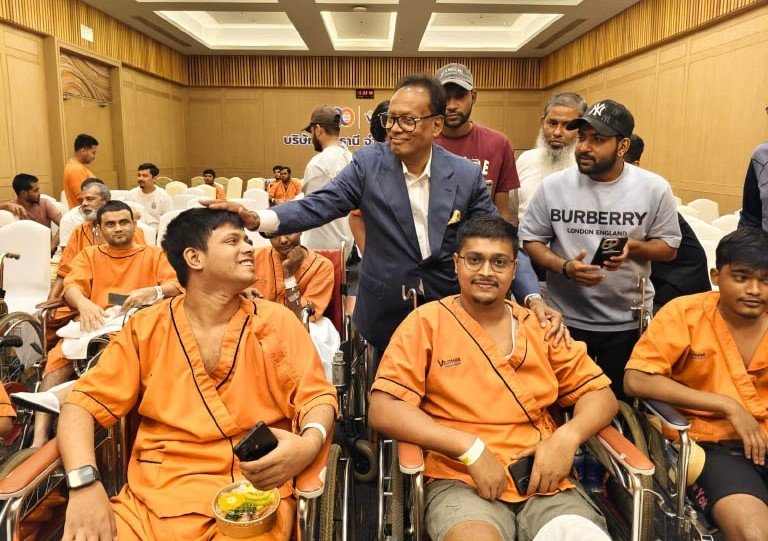 থাইল্যান্ডে চিকিৎসাধীন জুলাই যোদ্ধাদের খোঁজ নিলেন মন্ত্রী ফকির মাহবুব আনাম