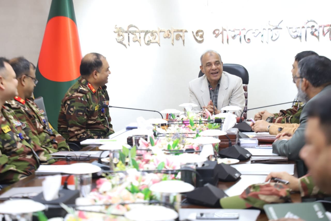 চলতি বছরের ৩১ ডিসেম্বরের মধ্যে ই-পাসপোর্ট পুরোপুরি চালু করা হবে- স্বরাষ্ট্র উপদেষ্টা