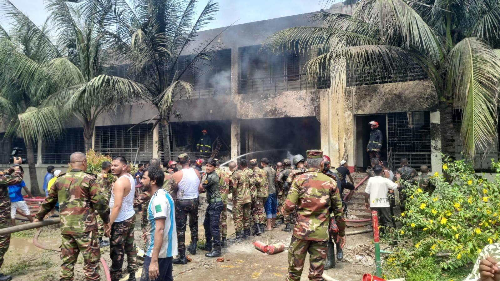 মাইলস্টোন স্কুল অ্যান্ড কলেজে বিমান বিধ্বস্তের ঘটনায় ১৯ জন নিহত: ফায়ার সার্ভিস ও সিভিল ডিফেন্স মহাপরিচালক