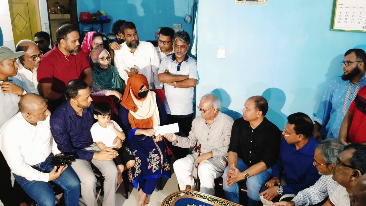 চব্বিশের গণঅভ্যুত্থানে শহীদ মুত্তাকিন বিল্লাহ’র অসুস্থ স্ত্রীর পাশে তারেক রহমান-এর পৃষ্ঠপোষকতায় ‘আমরা বিএনপি পরিবার’