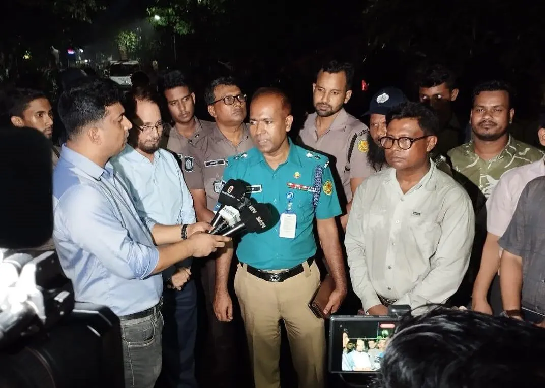 তেজগাঁও শিল্পাঞ্চলে অবৈধ বিদ্যুৎ সংযোগের বিরুদ্ধে ডিএমপির অভিযান, আটক ৮