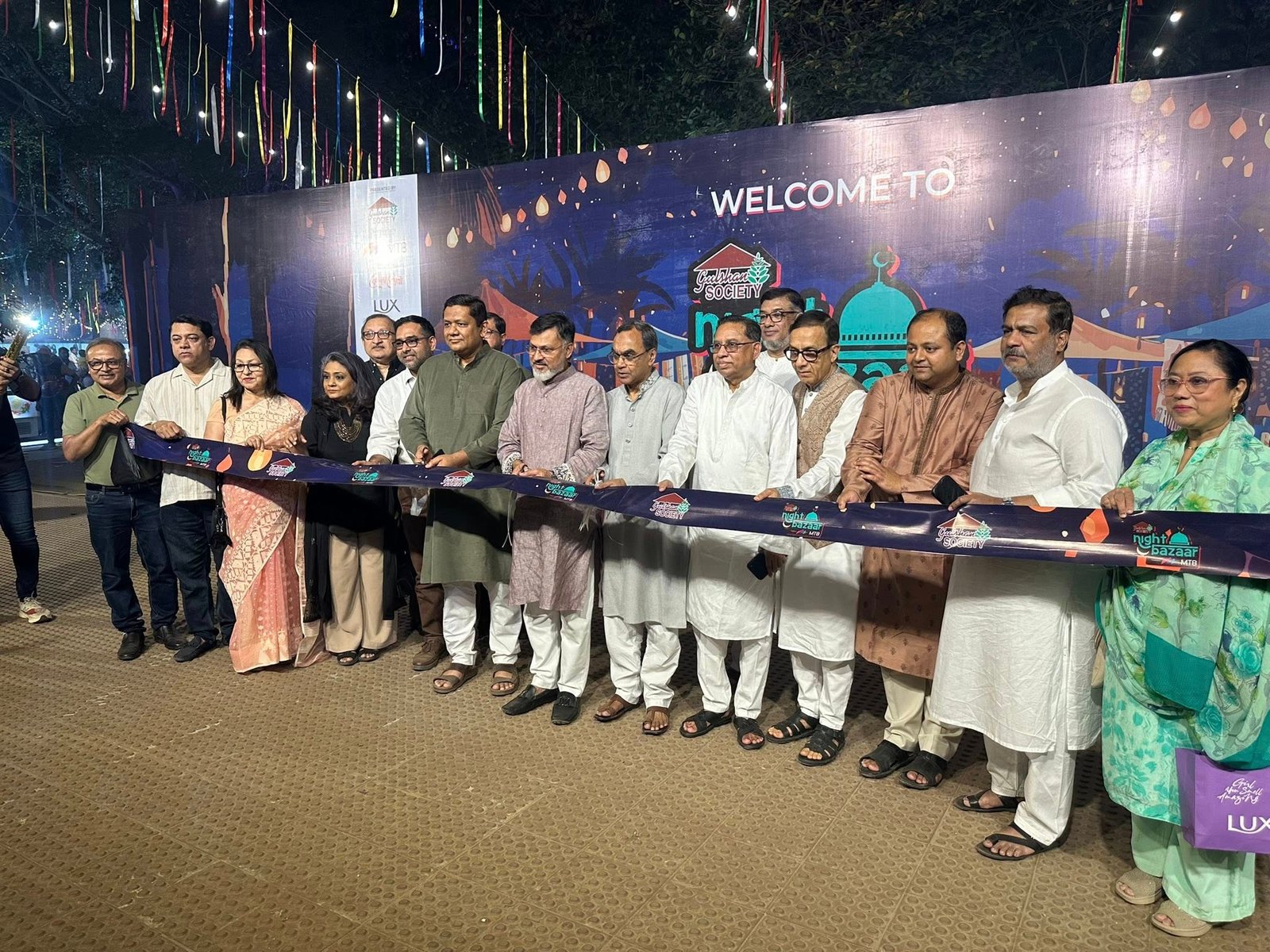গুলশান সোসাইটির উদ্যোগে নাইট বাজার প্রোগ্রামের উদ্বোধন করলেন ঢাকা উত্তর সিটি করপোরেশন এর প্রশাসক