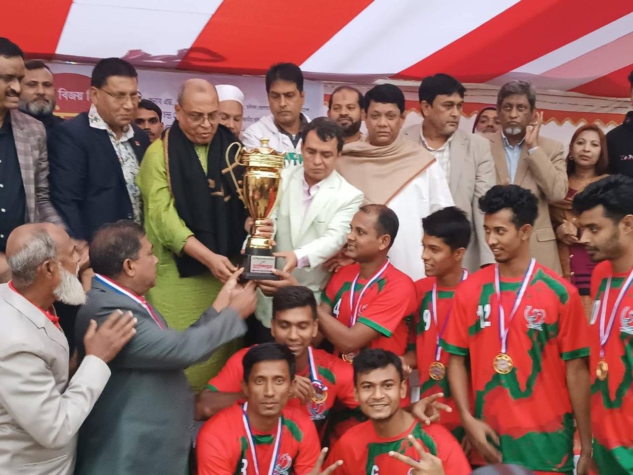 মহান বিজয় দিবস উপলক্ষে গাজীপুরে প্রীতি ভলিবল ম্যাচ অনুষ্ঠিত