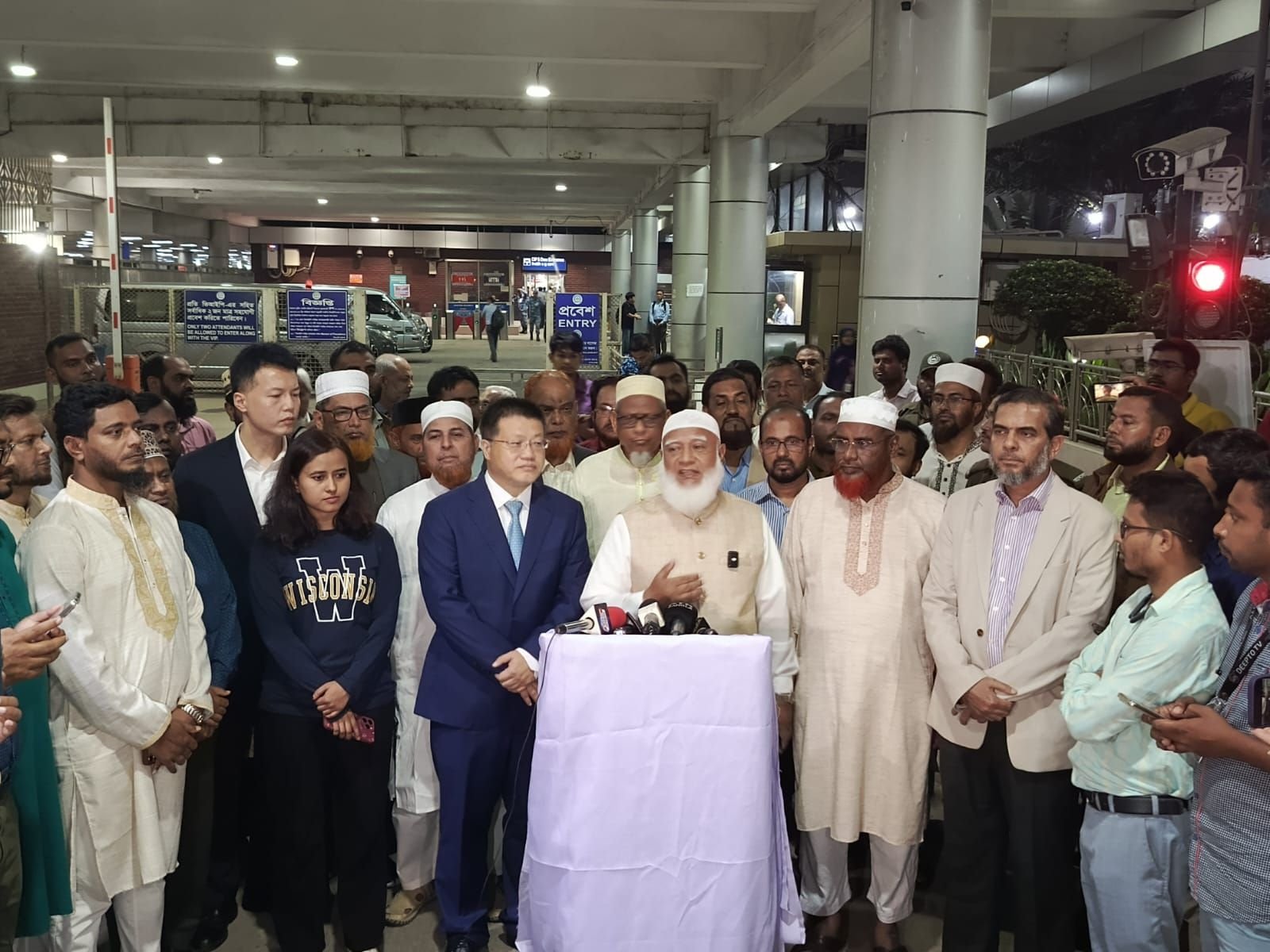 চীন সরকারের আমন্ত্রণে জামায়াতের উচ্চ পর্যায়ের প্রতিনিধি দলের চীনের উদ্দেশ্যে যাত্রা
