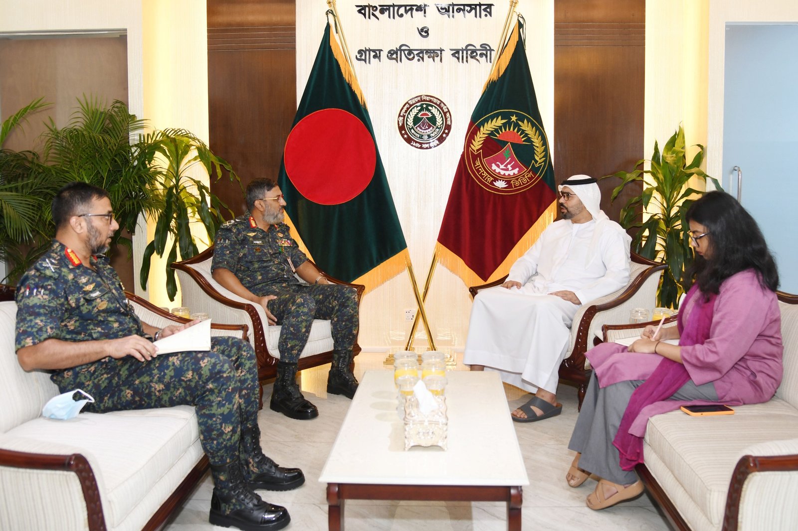 আনসার-ভিডিপি বাহিনীর মহাপরিচালকের সাথে বাংলাদেশে নিযুক্ত সংযুক্ত আরব আমিরাতের রাষ্ট্রদূতের সৌজন্য সাক্ষাৎ