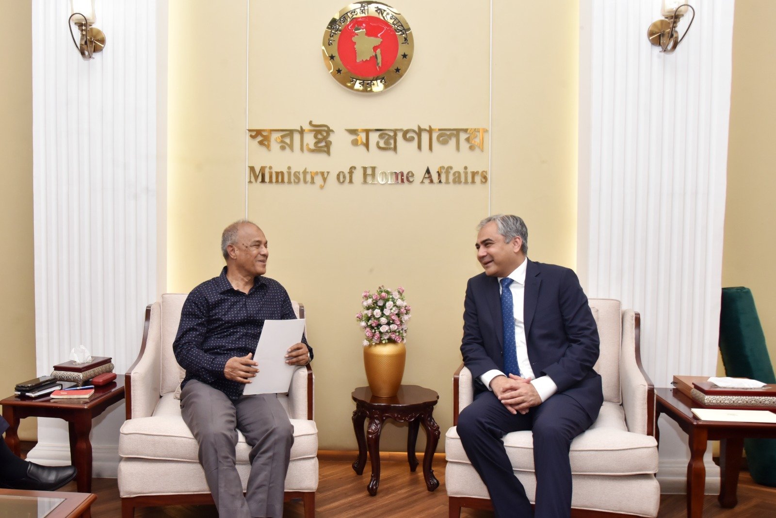 মাদক ও সন্ত্রাস দমনে পারস্পরিক সহযোগিতার লক্ষ্যে স্বরাষ্ট্র উপদেষ্টার সঙ্গে পাকিস্তানের স্বরাষ্ট্র মন্ত্রীর সাক্ষাৎ